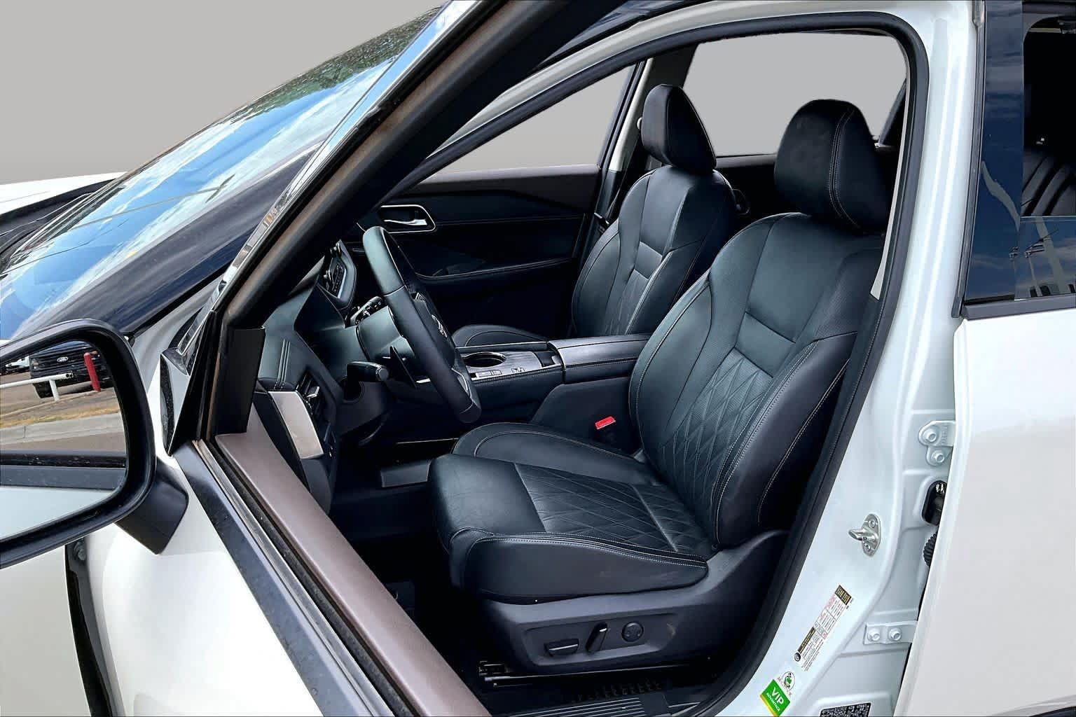 Used 2023 Nissan Rogue Platinum w/ Platinum Premium Package FWD image 7