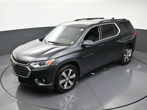 Used 2021 Chevrolet Traverse LT w/ LT Premium Package AWD/4WD image 16
