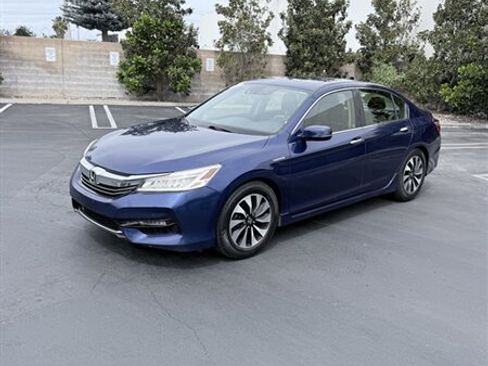 Used 2017 Honda Accord Touring image 2
