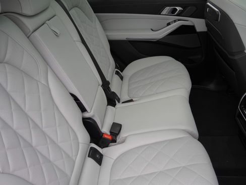 Certified 2025 BMW X7 xDrive40i AWD/4WD image 33