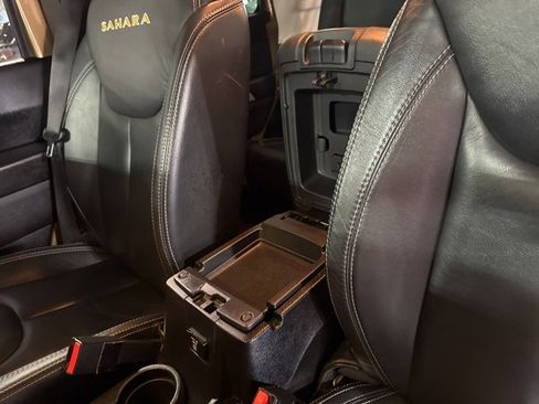 Used 2015 Jeep Wrangler Unlimited Sahara image 20