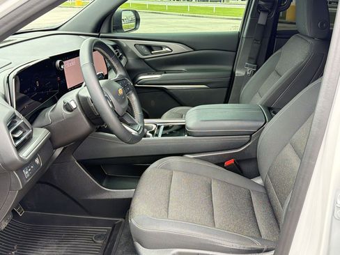 Used 2024 Chevrolet Traverse LS FWD image 5