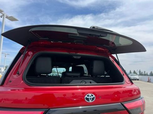 Certified 2023 Toyota Sequoia Platinum AWD/4WD image 12