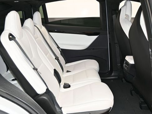 Used 2019 Tesla Model X Long Range image 18