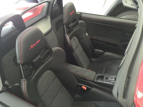 Used 2016 Porsche Boxster Spyder image 3