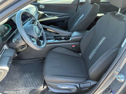 Used 2025 Hyundai Elantra Hybrid FWD image 12