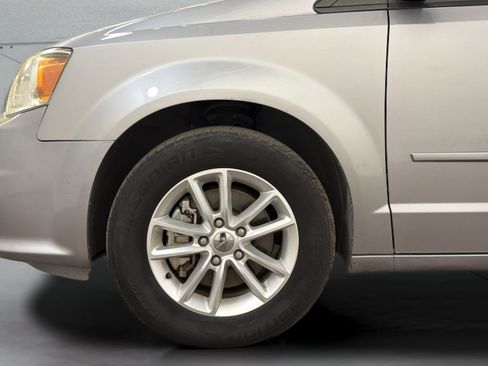 Used 2016 Dodge Grand Caravan SXT w/ Rear Park Assist Package FWD image 35