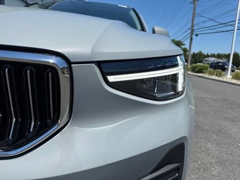 Used 2025 Volvo XC40 B5 Core AWD/4WD image 8
