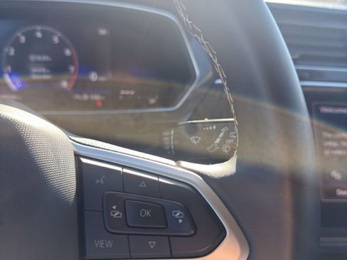 Used 2024 Volkswagen Tiguan SE image 31