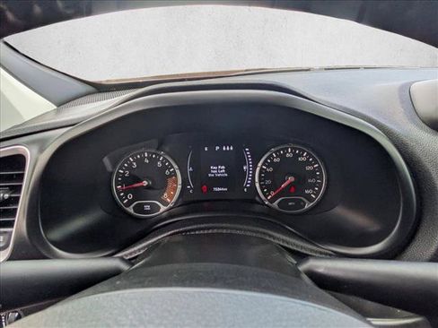 Used 2019 Jeep Renegade Latitude w/ Cold Weather Group AWD/4WD image 18