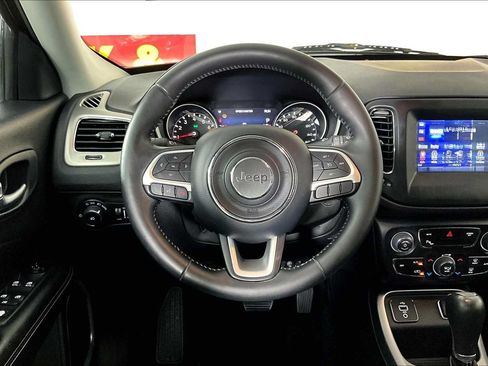 Used 2018 Jeep Compass Latitude w/ Popular Equipment Group FWD image 6