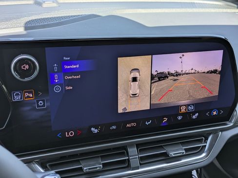 Used 2026 Chevrolet Equinox EV LT image 17