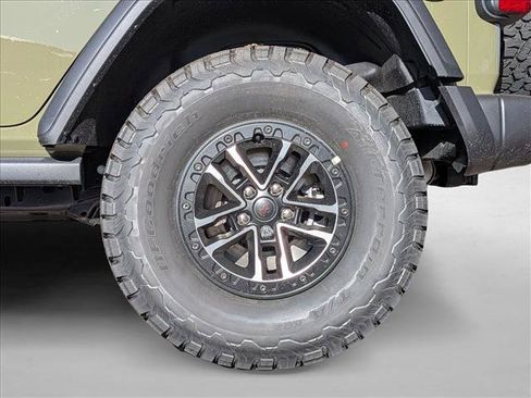 New 2026 Jeep Wrangler Unlimited Rubicon w/ Xtreme 35 Tire Package AWD/4WD image 10