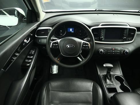 Used 2020 Kia Sorento FWD V6 image 5