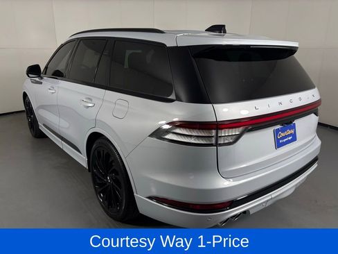 Used 2025 Lincoln Aviator Reserve w/ Equipment Group 201A AWD/4WD image 8