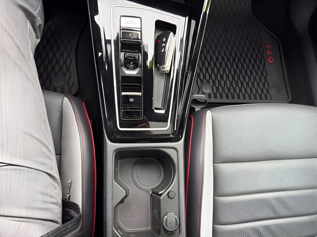 Used 2024 Volkswagen GTI Autobahn FWD image 17