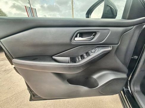 Used 2025 Nissan Rogue SV FWD image 21