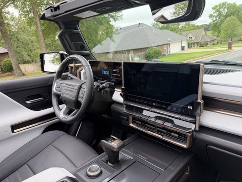 Used 2025 GMC Hummer EV 2X AWD/4WD image 11