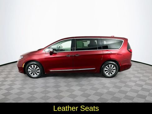 Used 2022 Chrysler Pacifica Limited FWD image 6
