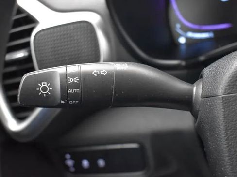 Used 2025 Kia Soul LX w/ LX Technology Package FWD image 25