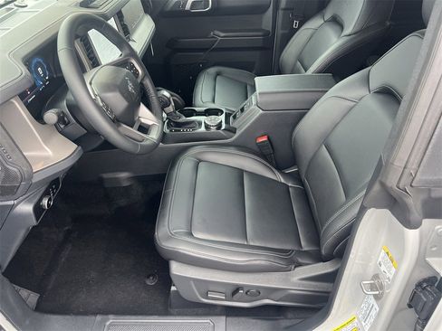 New 2026 Ford Bronco Outer Banks w/ Sasquatch Package image 17