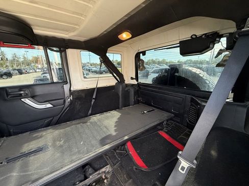 Used 2017 Jeep Wrangler Unlimited Sahara w/ Connectivity Group image 24