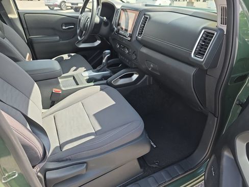 Used 2024 Nissan Frontier SV w/ SV Convenience Package RWD image 34