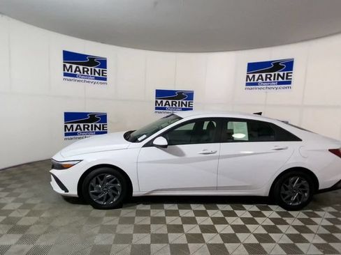 Used 2024 Hyundai Elantra Blue FWD image 7