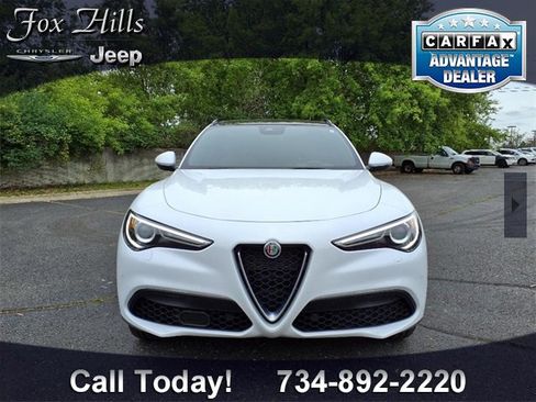 Used 2023 Alfa Romeo Stelvio Ti image 2