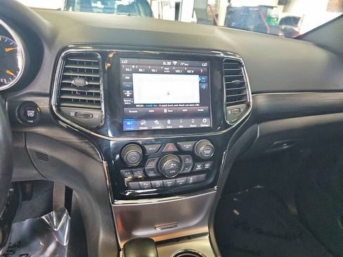 Used 2020 Jeep Grand Cherokee Altitude AWD/4WD image 13