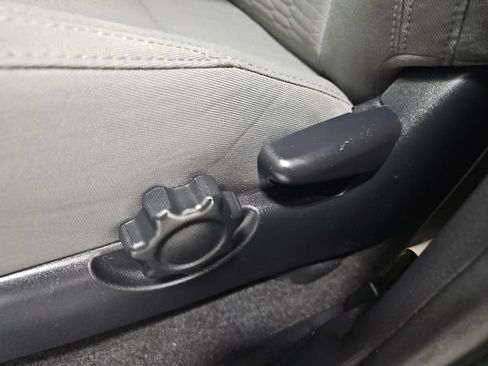 Used 2019 Toyota Tacoma SR5 AWD/4WD image 15