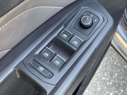 Used 2022 Volkswagen Atlas Cross Sport SEL R-Line AWD/4WD image 15