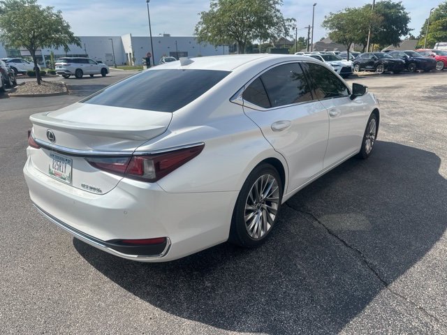 Used 2023 Lexus ES 300h Ultra Luxury w/ Accessory Package (Z1) FWD image 3