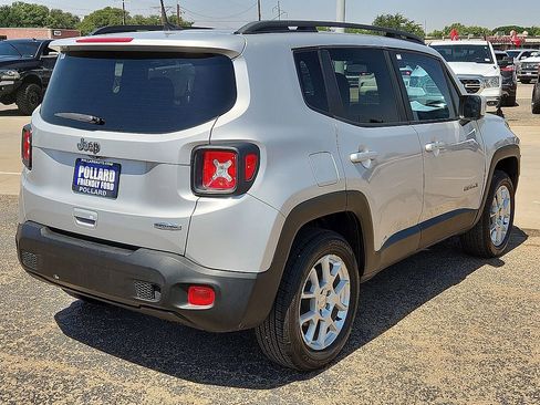 Used 2019 Jeep Renegade Latitude w/ Popular Equipment Group AWD/4WD image 3