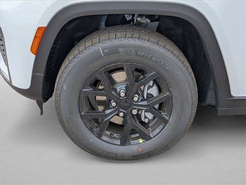 New 2026 Jeep Grand Cherokee Altitude AWD/4WD image 9