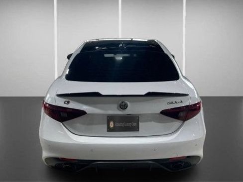 Used 2023 Alfa Romeo Giulia Veloce RWD image 10