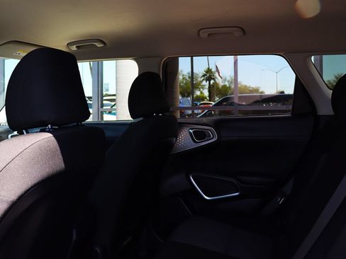 Used 2022 Kia Soul LX FWD image 34