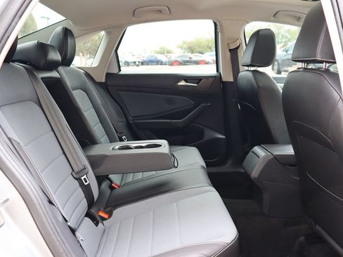 Used 2025 Volkswagen Jetta SE FWD image 27