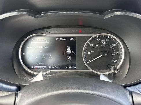 Certified 2025 Nissan Versa SV w/ Trunk Package image 17