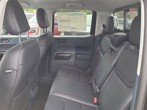 New 2025 Ford Maverick Lariat w/ Black Appearance Package image 10