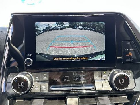 Used 2025 Toyota Highlander XLE AWD/4WD image 26