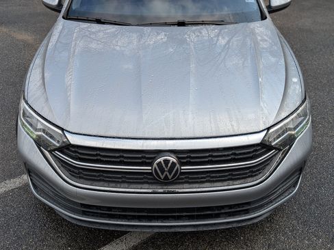 Used 2024 Volkswagen Jetta SE image 12