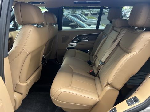 Used 2025 Land Rover Range Rover Long Wheelbase SE AWD/4WD image 32