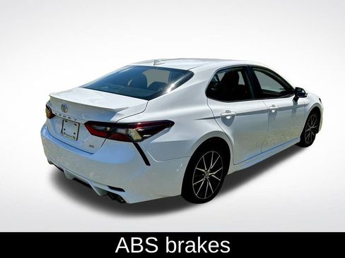 Used 2023 Toyota Camry SE image 6