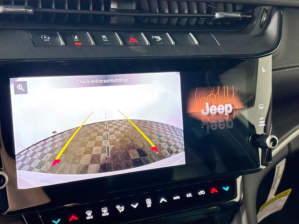 New 2026 Jeep Grand Cherokee Limited w/ Trailer Tow Package AWD/4WD image 17