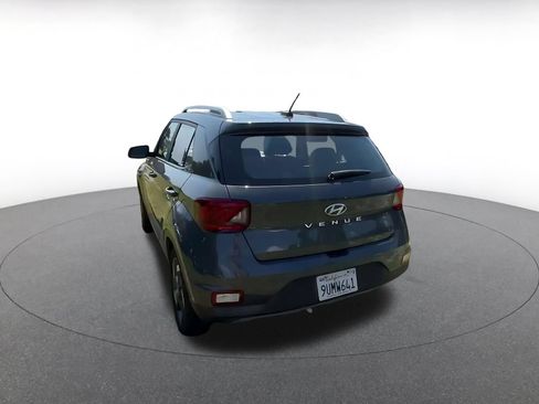 Used 2025 Hyundai Venue SEL FWD image 10