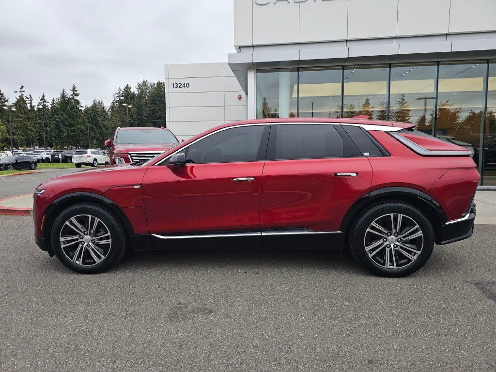 Certified 2024 Cadillac Lyriq Luxury AWD/4WD image 4