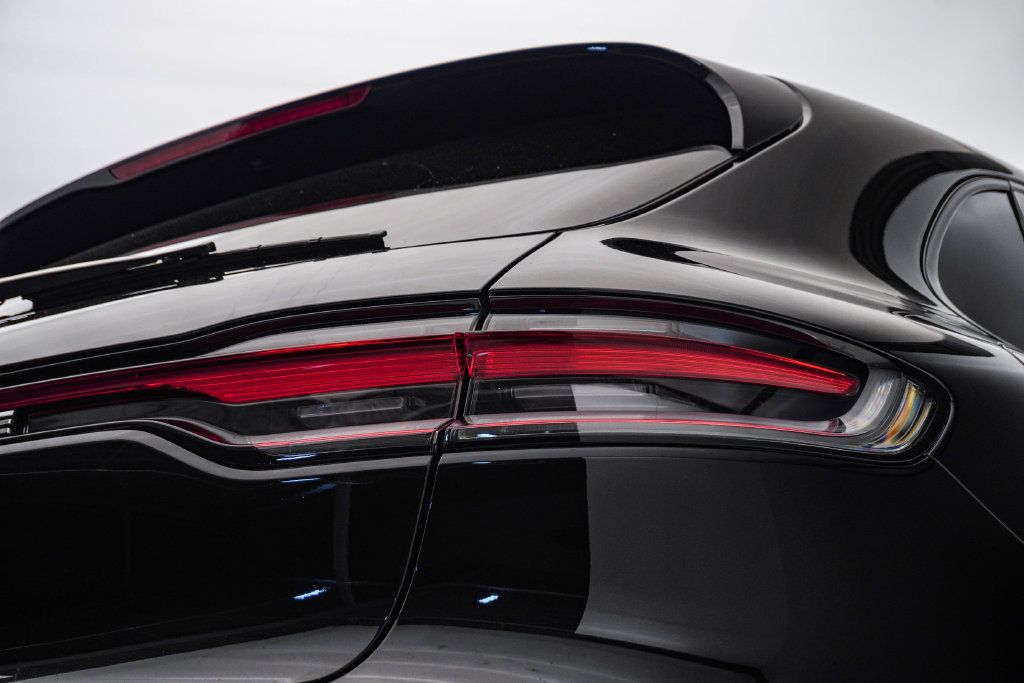 Certified 2026 Porsche Macan S AWD/4WD image 13