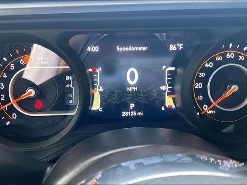 Used 2024 Jeep Wrangler Unlimited Sahara AWD/4WD image 26