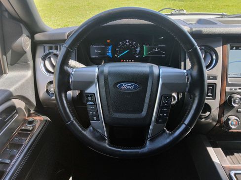 Used 2017 Ford Expedition Platinum RWD image 8